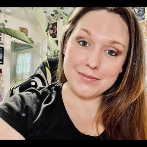 Meet your Posher, Cassandra